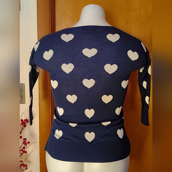 π Banana Republic Long Sleeve Heart Print Top β Size XS π - Picture 4 of 5